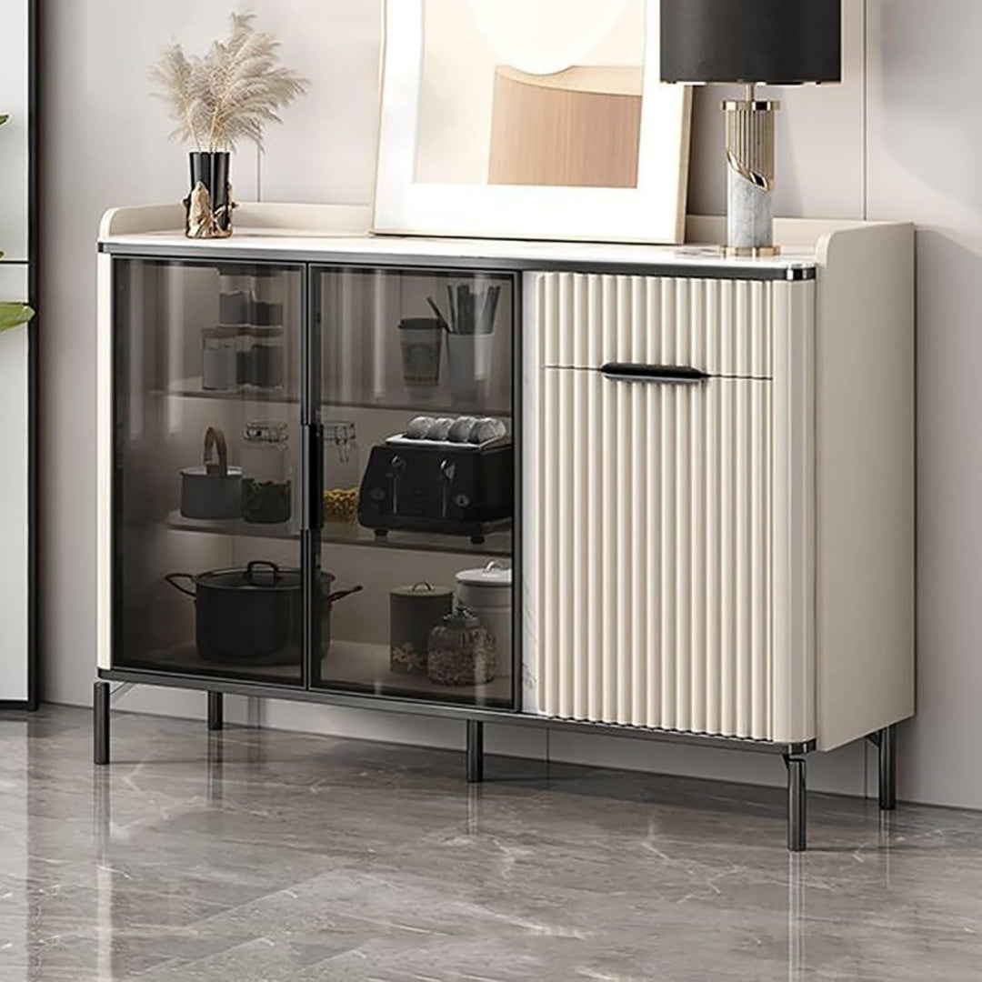 3 Tueren praegen das Sideboard aus Glas